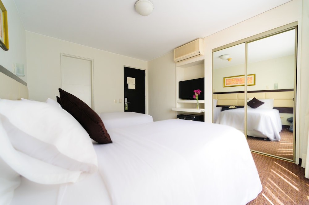 EXECUTIVE, QUEEN BED