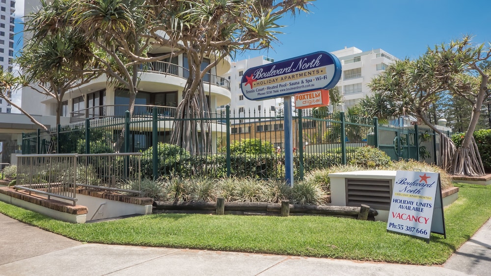 Boulevard North Holiday Apartments 65/77