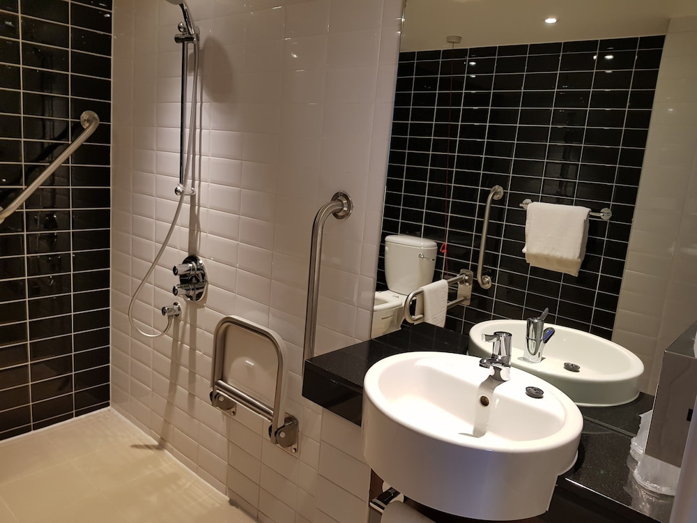 Holiday Inn Express Wakefield 44/48