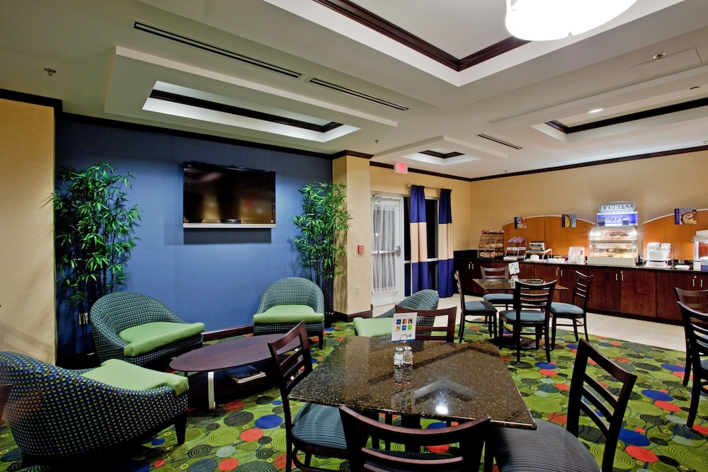 Holiday Inn Express Hotel and Suites Raleigh Sw Nc State 47/80