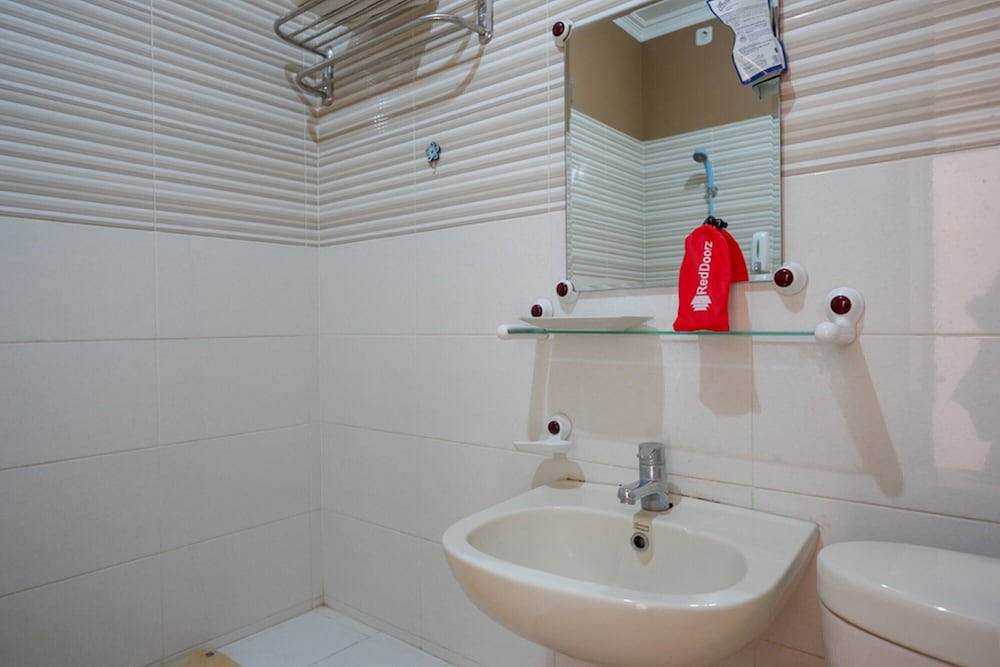 RedDoorz Plus Syariah @ Hotel Boulevard Luwuk 45/46