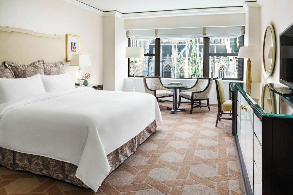 Room, King Bed, Cathedral View, Accessible