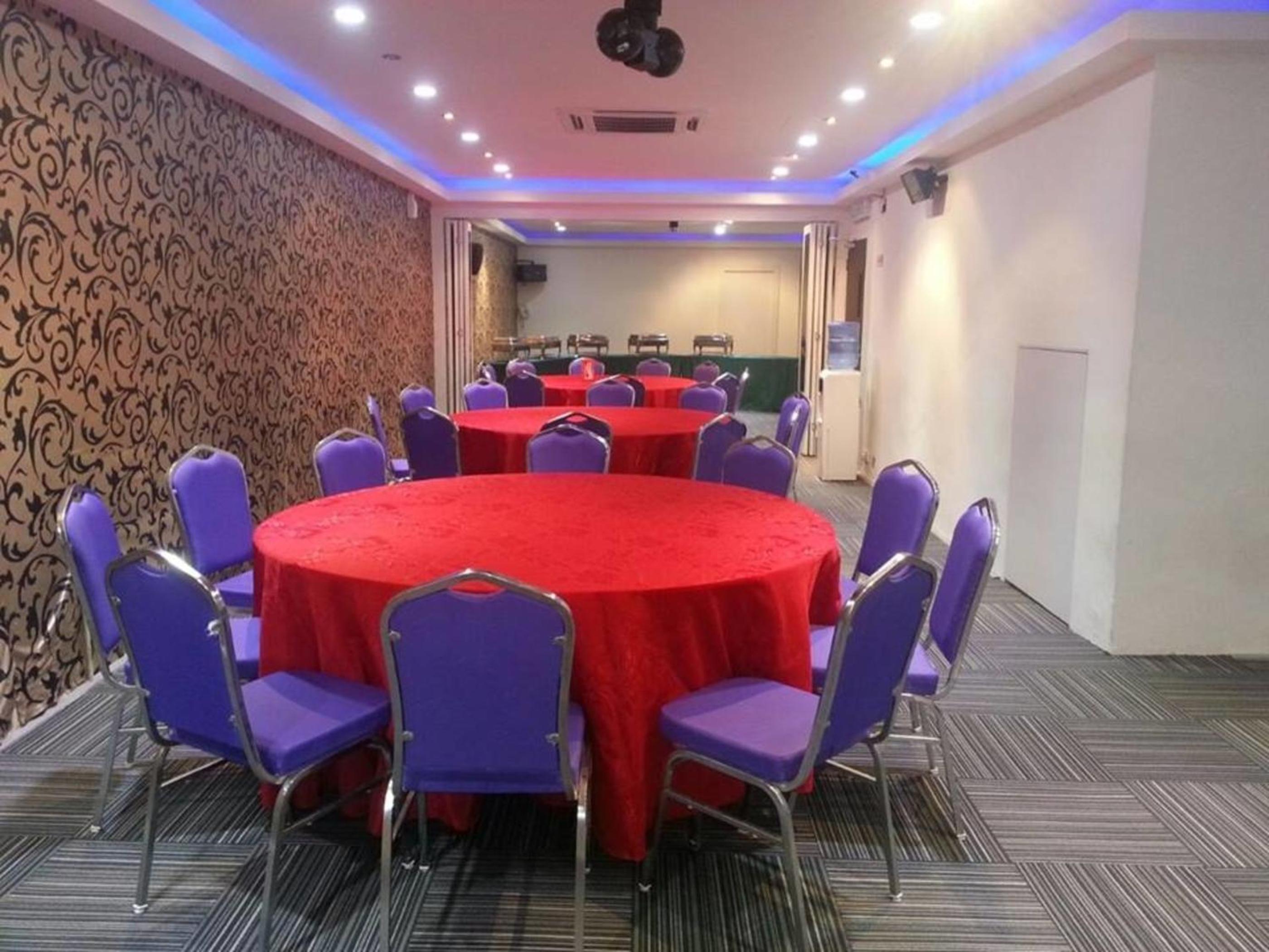 BIZ HOTEL 28/29