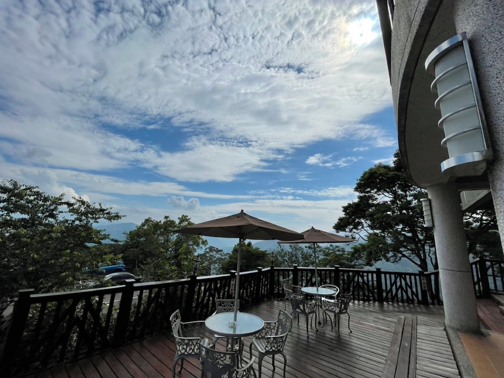 Emmanuel Farmhouse 48/56