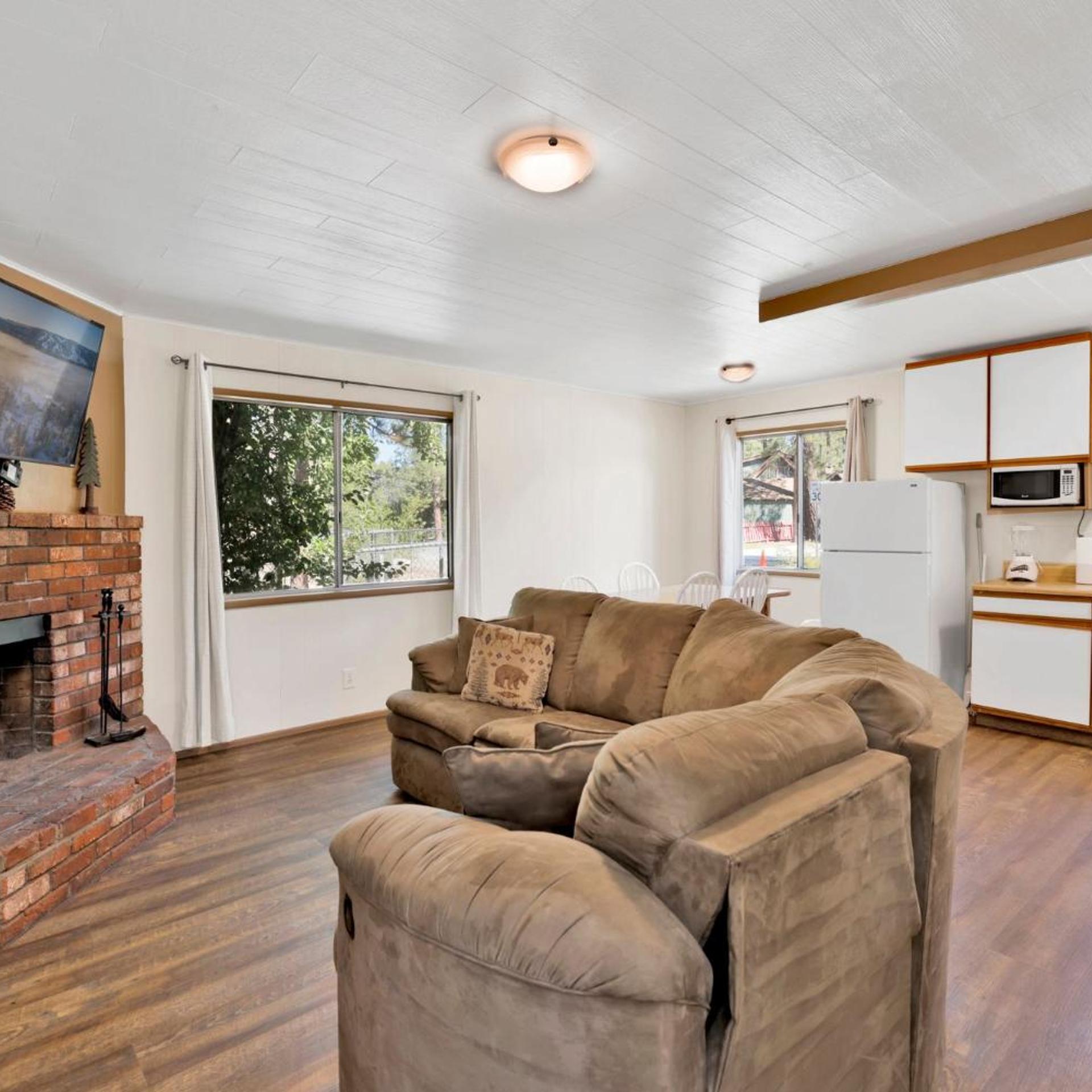 Twin Pines Family Cabin by Big Bear Vacations 13/28