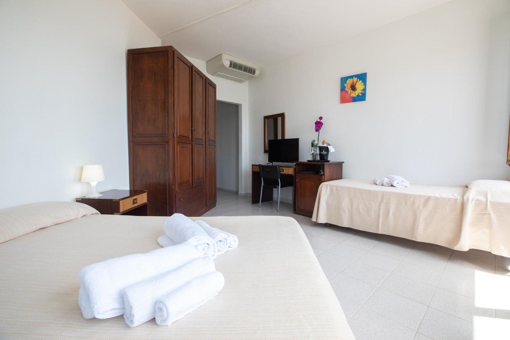 ROOM, TRIPLE