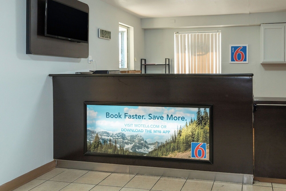 Lobby at Motel6 Cincinnati, OH, CINCINNATI - OH