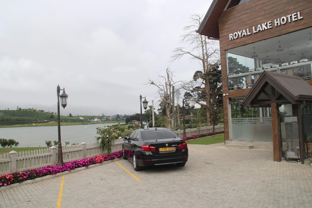 Royal Lake Hotel 23/33