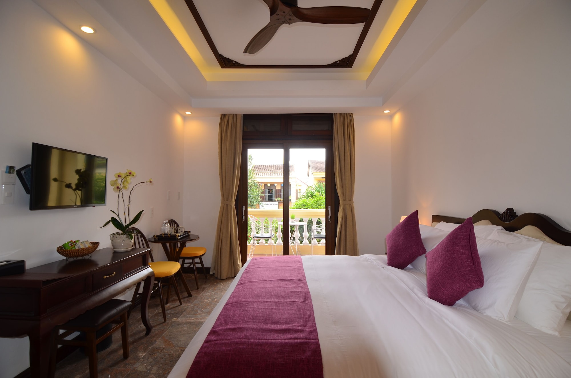 EXECUTIVE, DOUBLE BED, GARDEN OR CITY VIEW