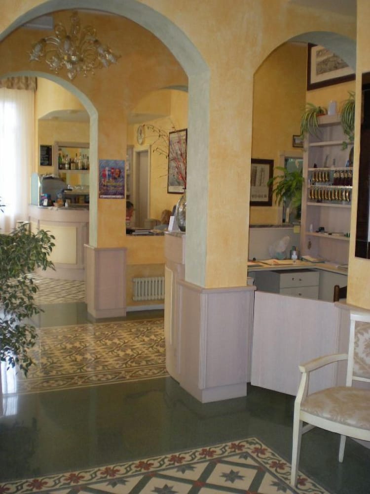 Hotel Villa Primavera 8/94