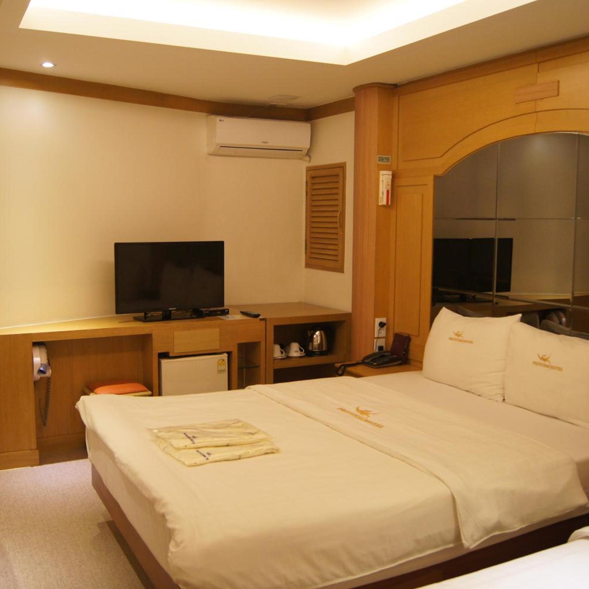 DELUXE, TWIN BEDS