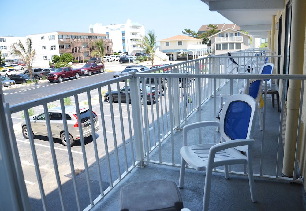 Coastal Palms Inn &amp; Suites 24/50