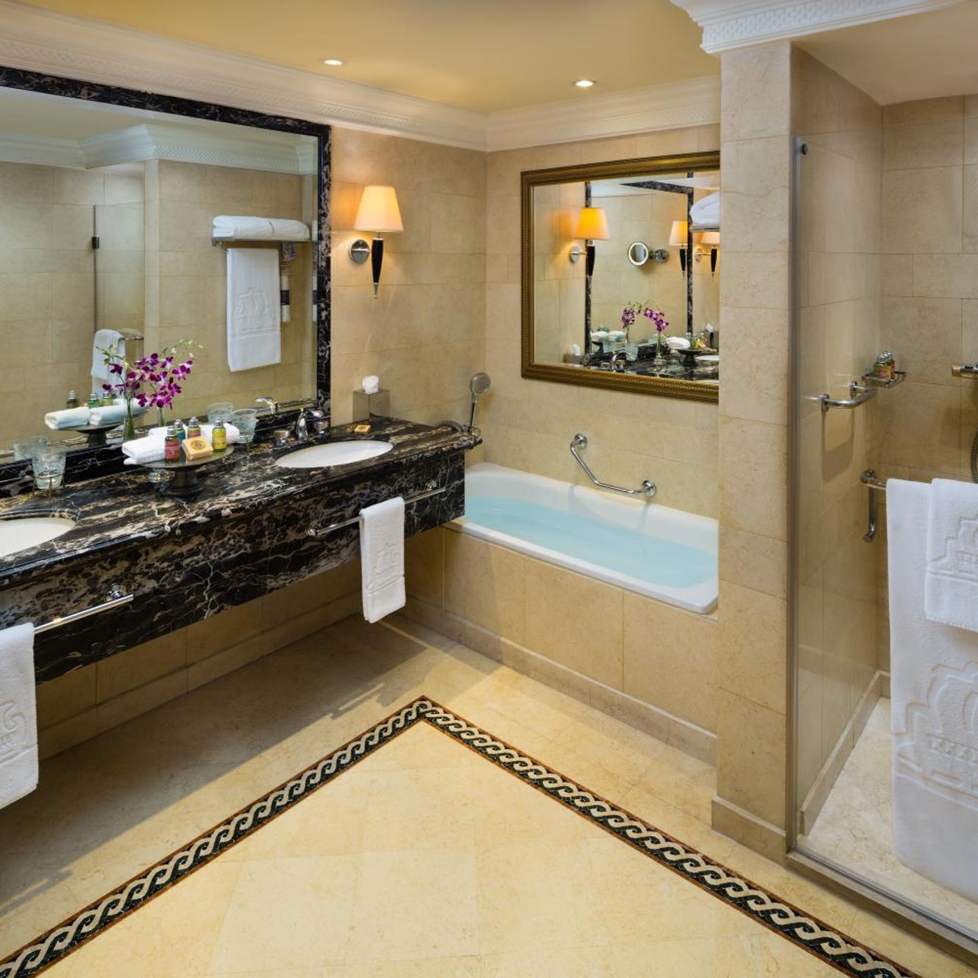 Ambassador, Suite, King Bed, with View، Intercontinental Phoenicia Beirut 6/6