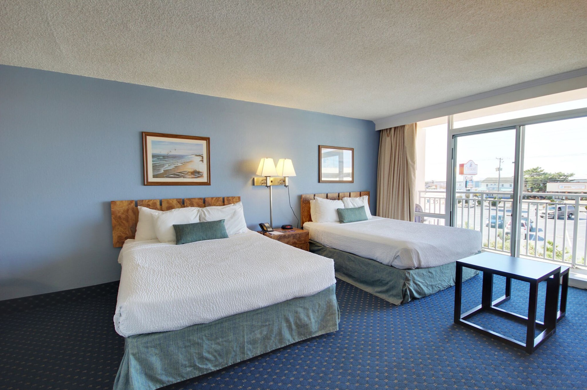 WESTERN, STANDARD, 2 QUEEN BEDS, WITH VIEW