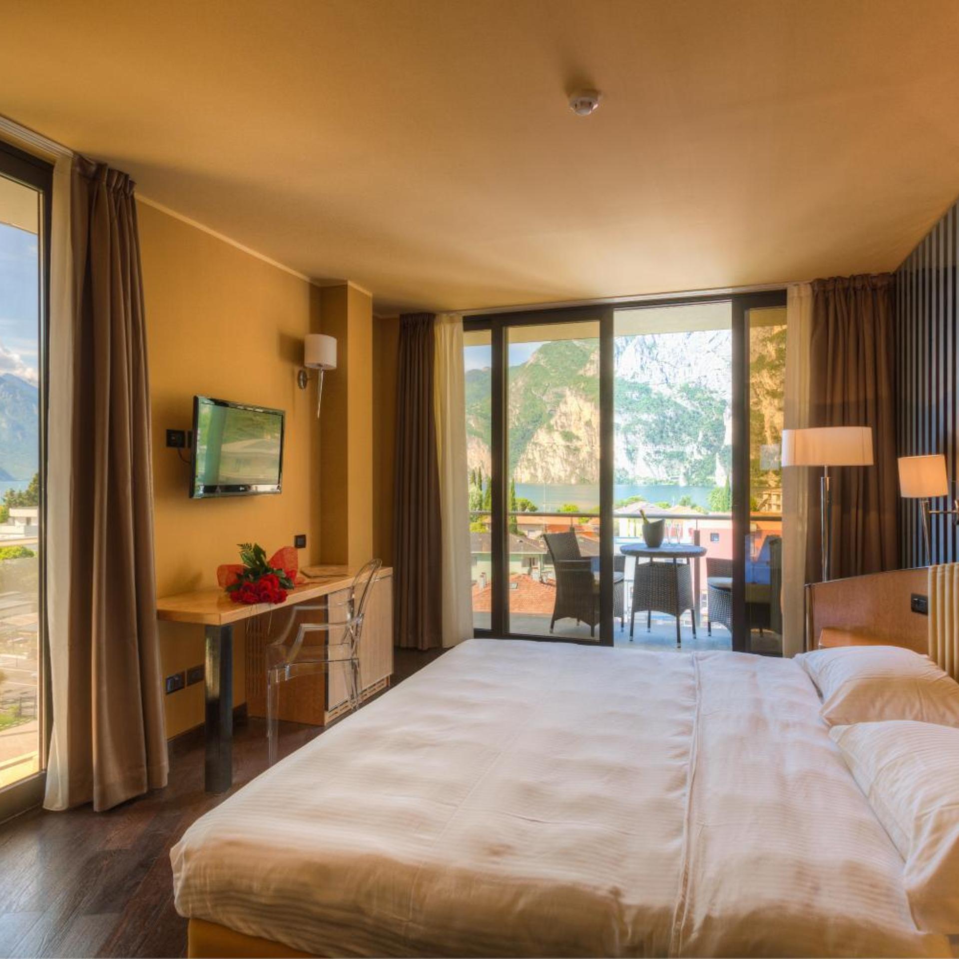 Junior Suite, Lake View, Balcony