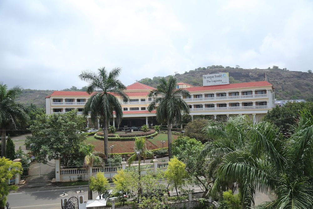 Lagoona Resort 8/78
