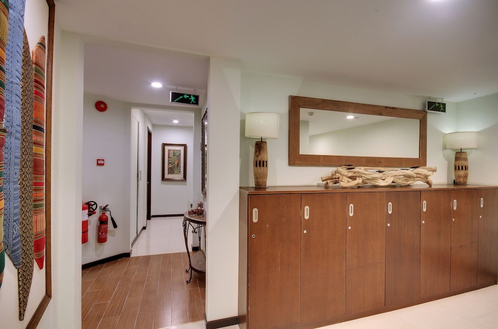 The Somerset Hotel 6/56