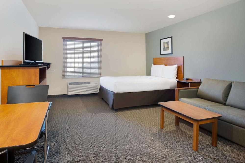 WoodSpring Suites Columbus North I-270 12/32