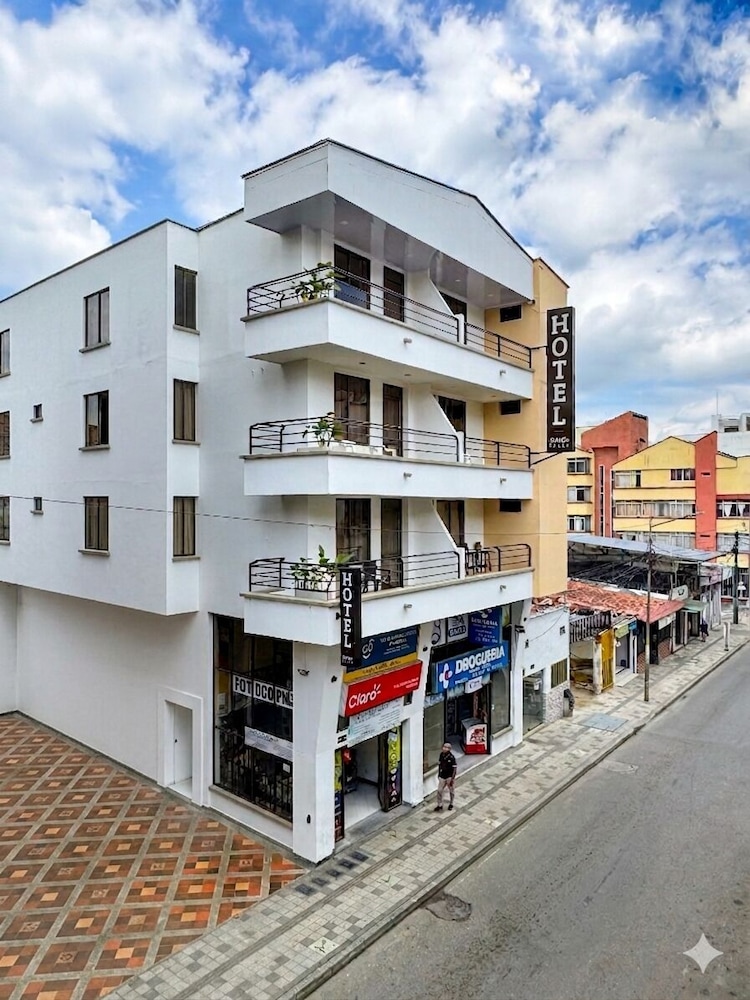 Hotel Toledo Plaza 1/49