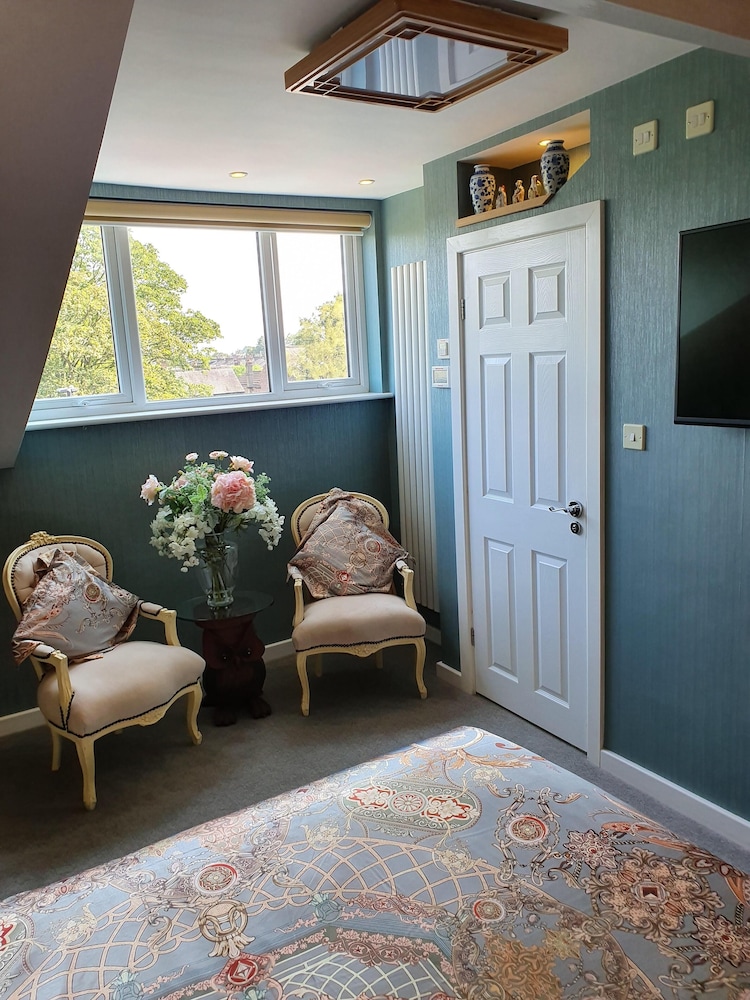 Tower Guest House 40/50