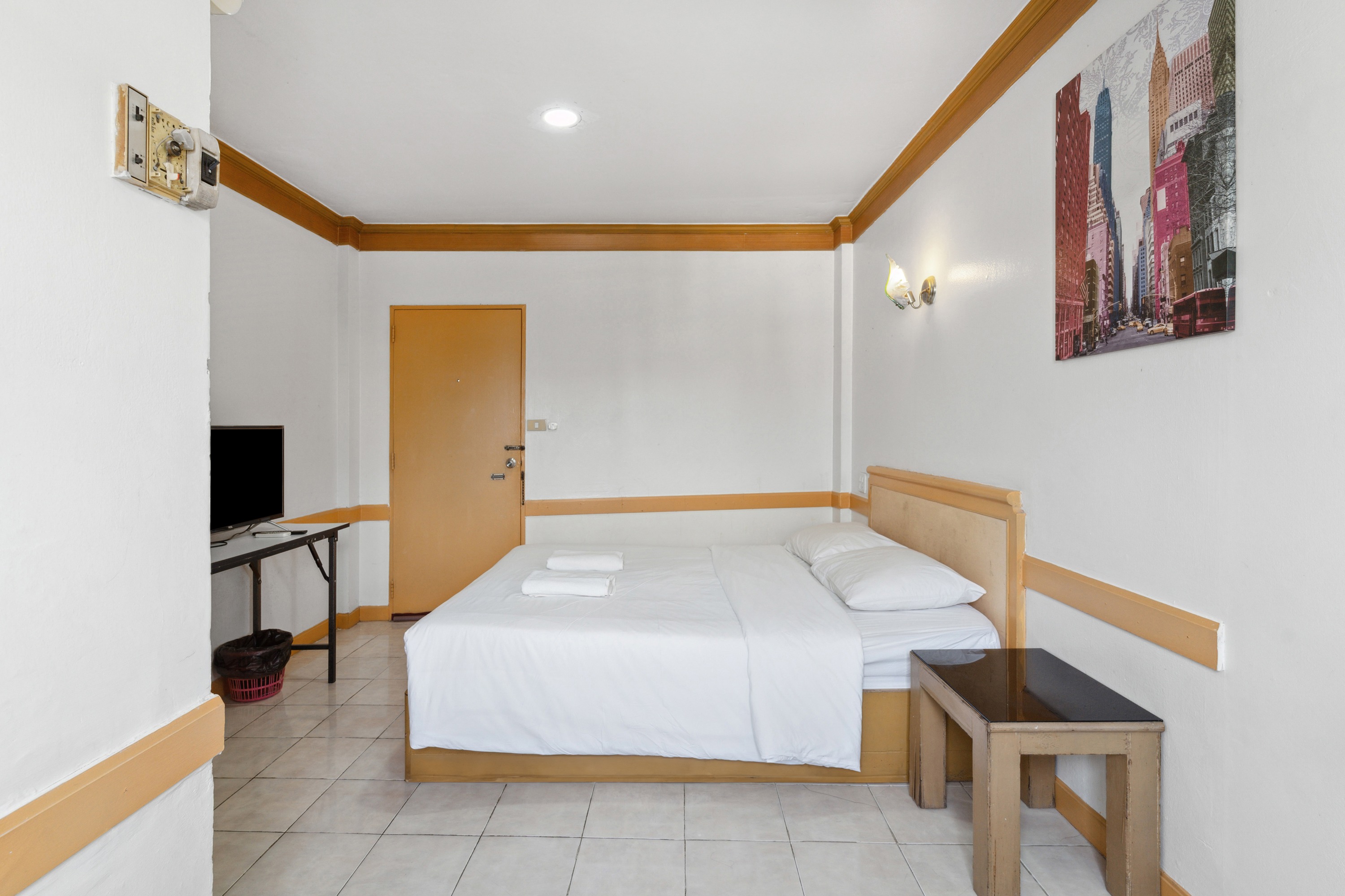 ROOM, DOUBLE BED