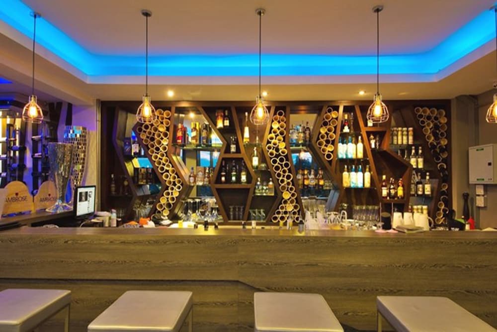 Dragon River Avenue Hotel 33/40