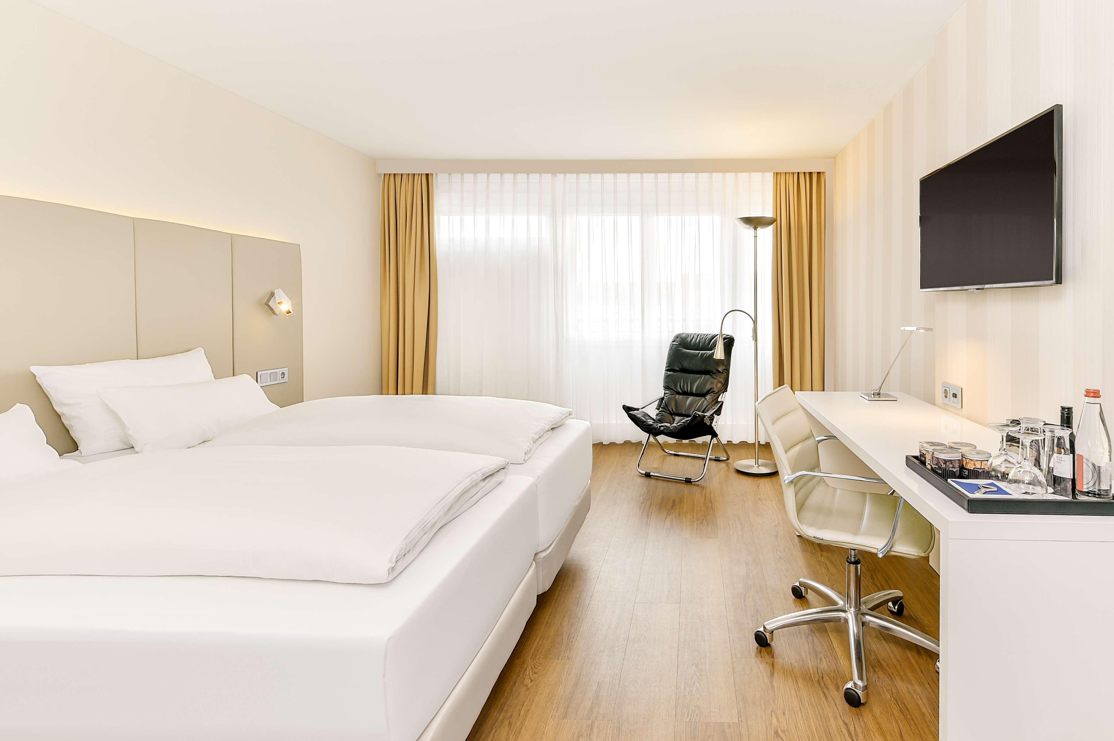 Deluxe, Double Bed