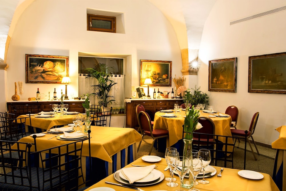 Izan Trujillo Hotel 65/73