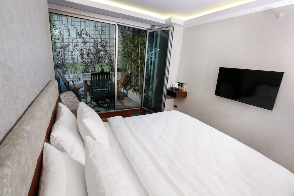 Discovery Hotel 43/69
