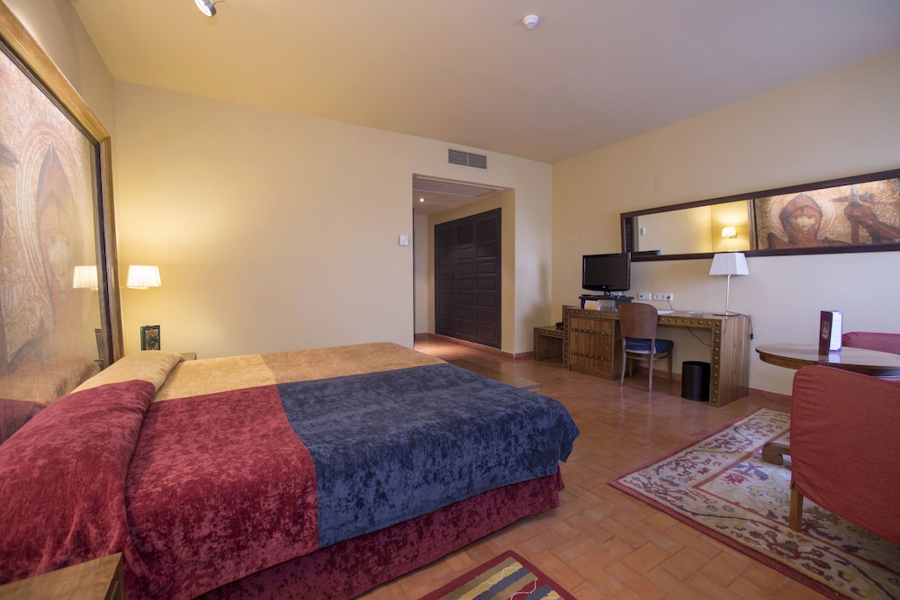 غرفة قياسية بثلاثة أسرّة، Parador De Trujillo 3/4