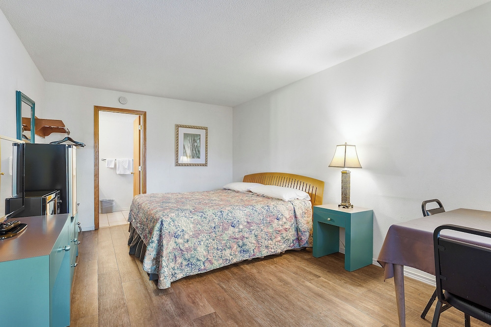Shelton Inn 12/51