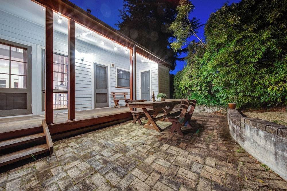 WHISPERING PINES BOUTIQUE ACCOMMODATION 43/50