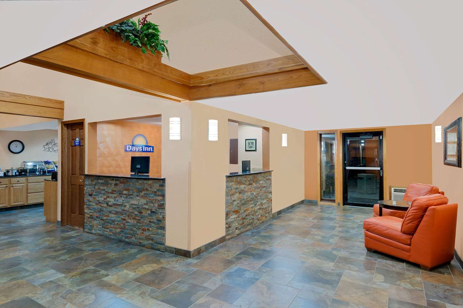 Days Inn by Wyndham Fort Dodge 4/27