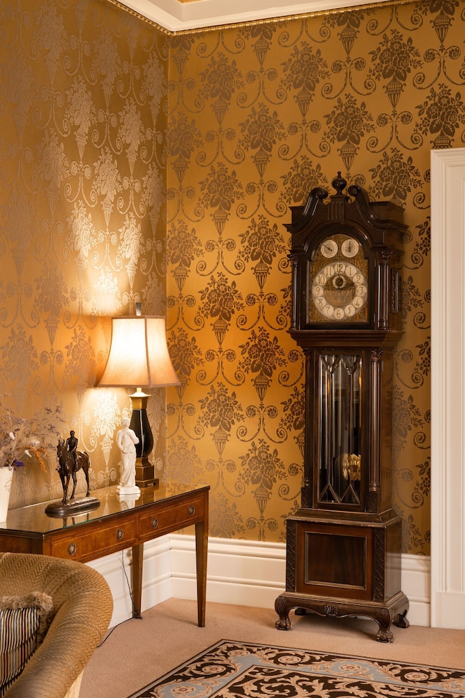 MANOR HOUSE COUNTRY HOTEL 6/56