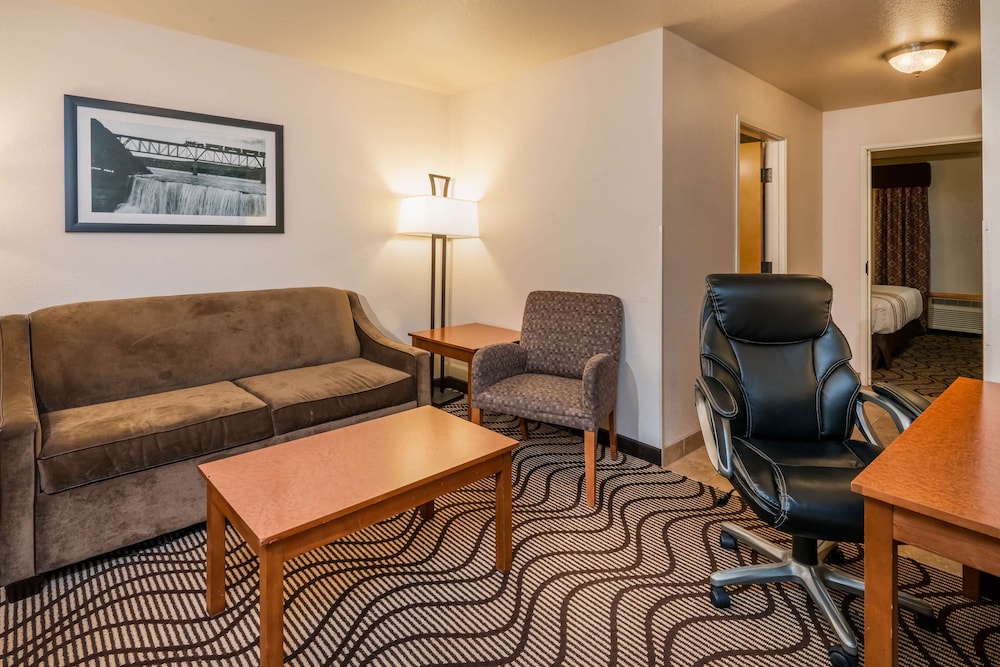 Best Western Plus Riverfront Hotel And Suites 26/37