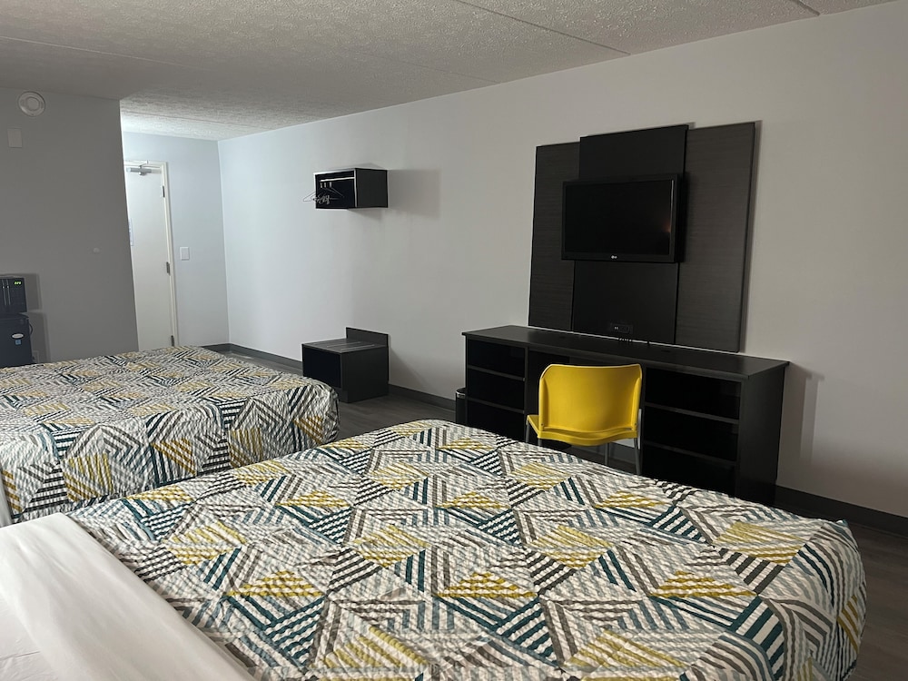 Motel6 Rockford, IL - RFD Airport 14/16