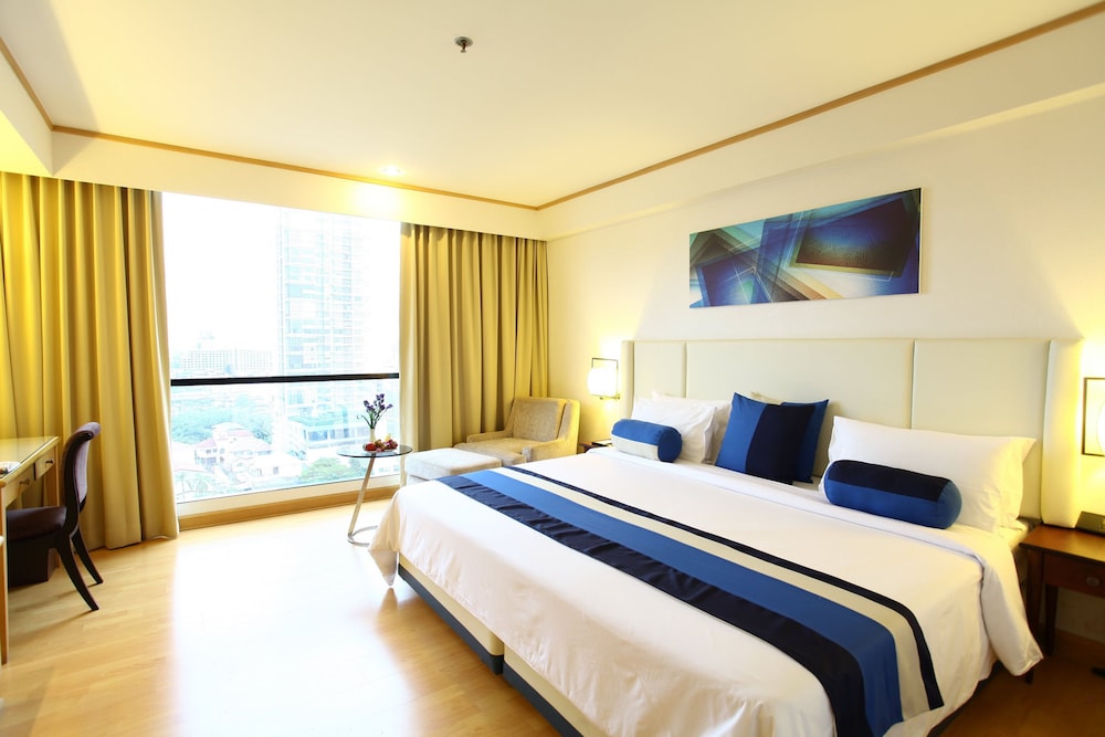 DELUXE, DOUBLE OR TWIN BED