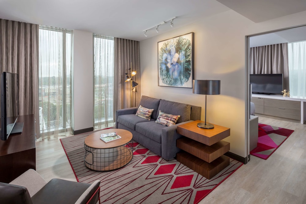 The Summit Hotel 38/62