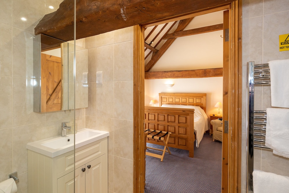 Church Farm Lodge 50/50