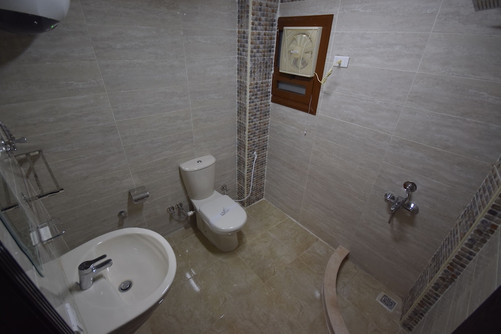 Amin Hotel 49/50