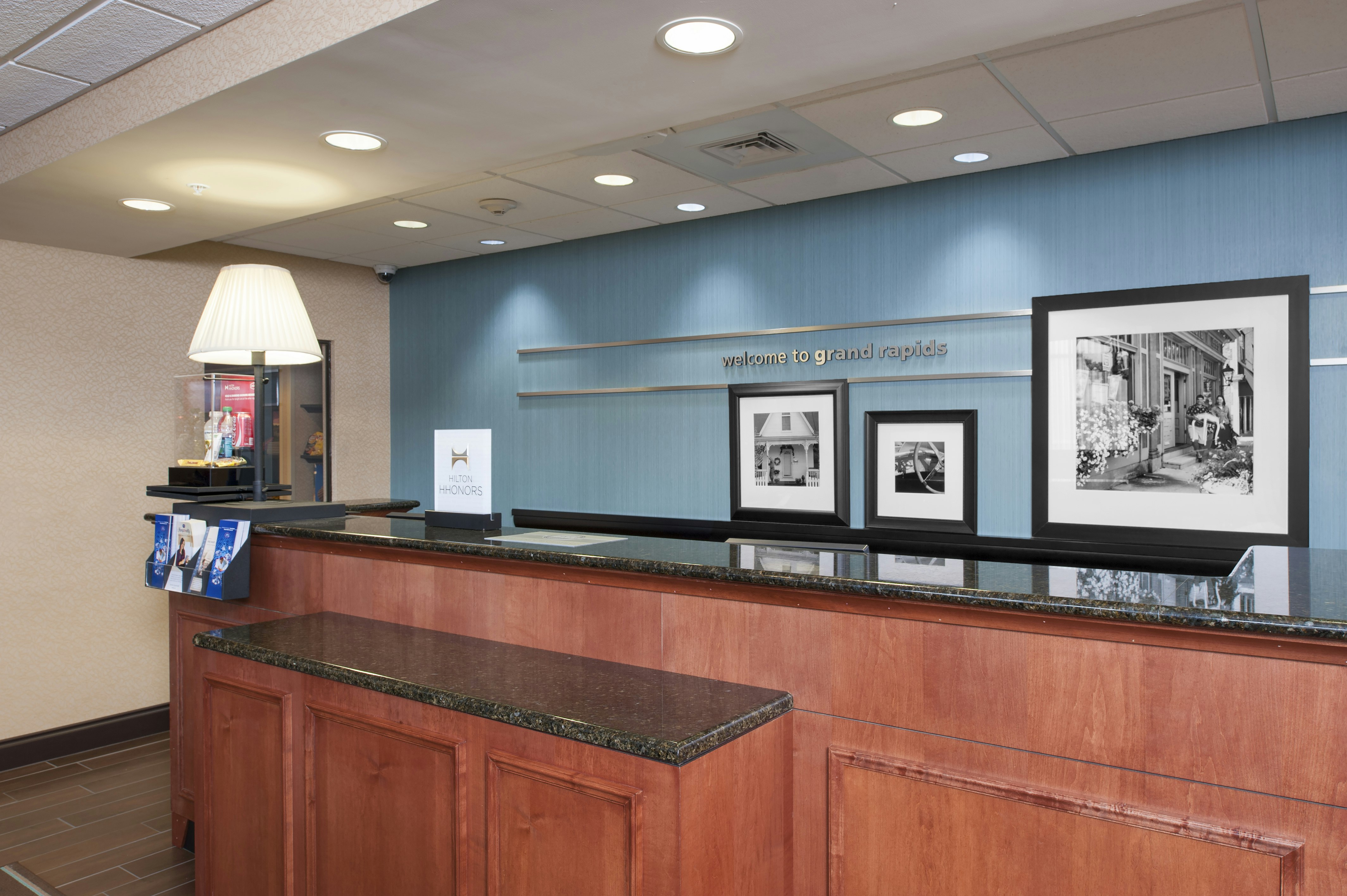 Hampton Inn & Suites Grand Rapids-Airport 28th St photo3