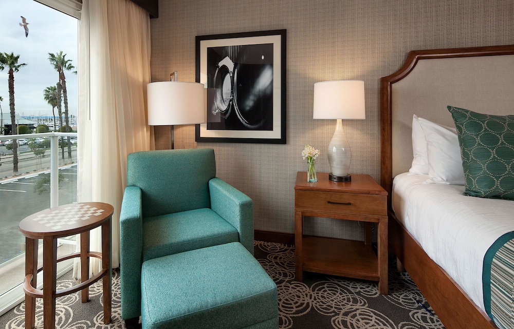 Redondo Beach Hotel Tapestry Collection By Hilton 34/76