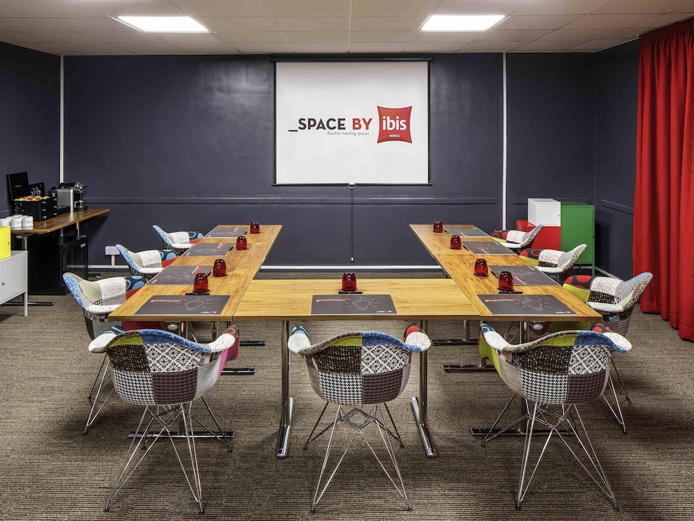Ibis London Luton Airport 37/49