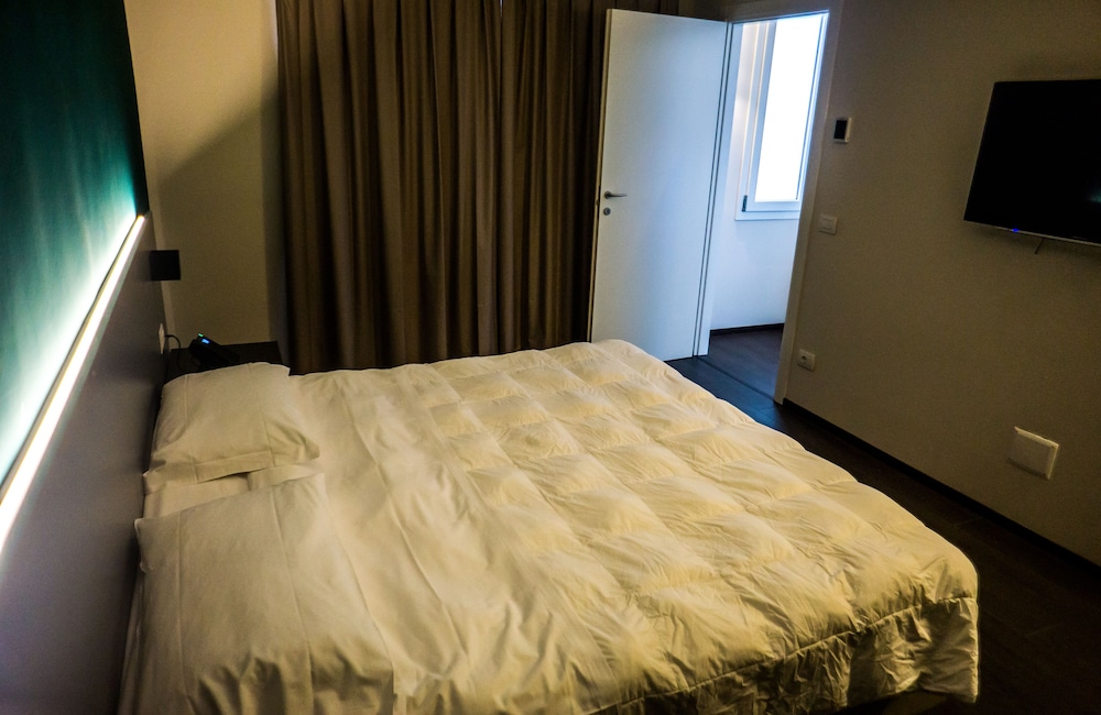 Venice Terminal Apartments and Suites 7/30