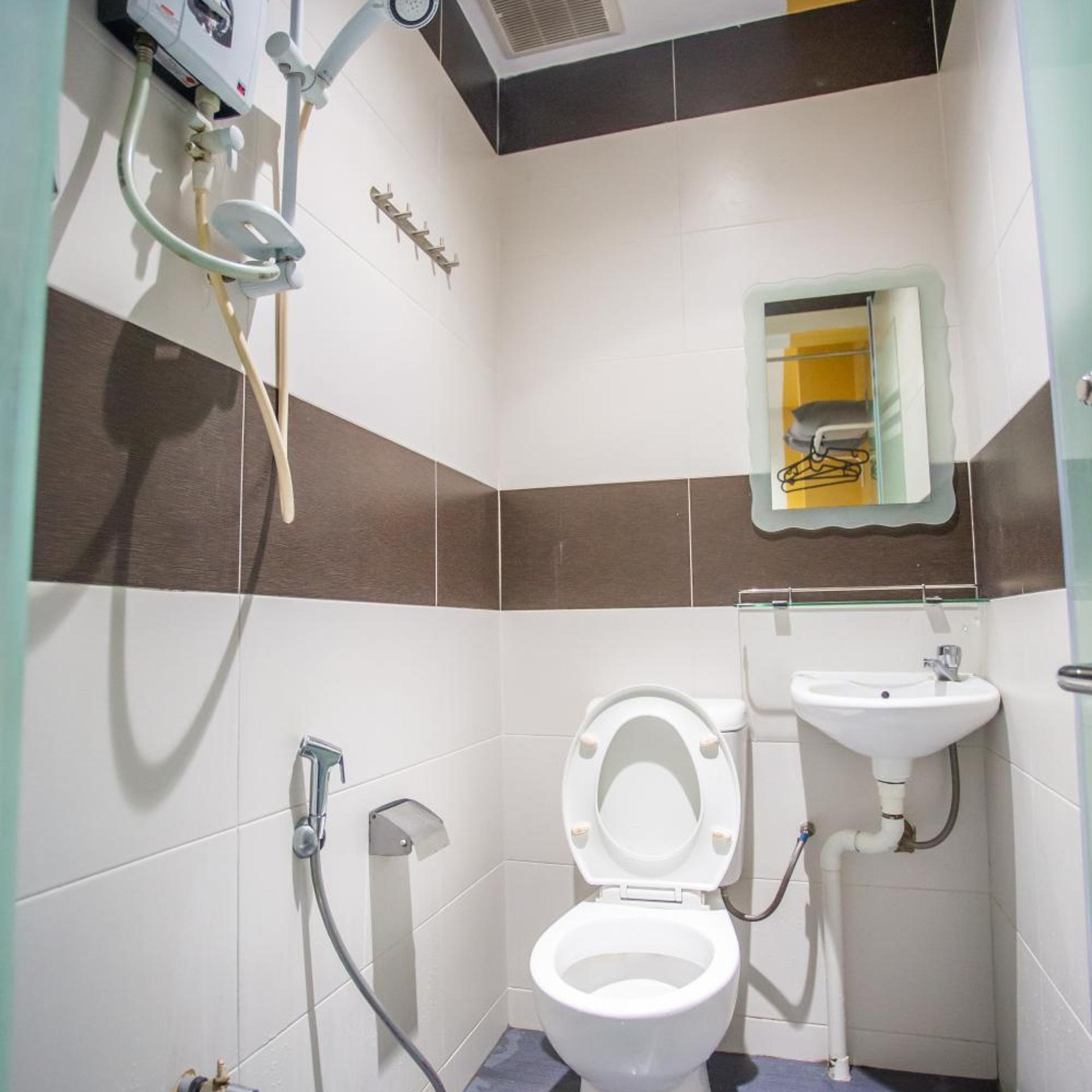 OYO 90028 Ragula Hotel 44/45