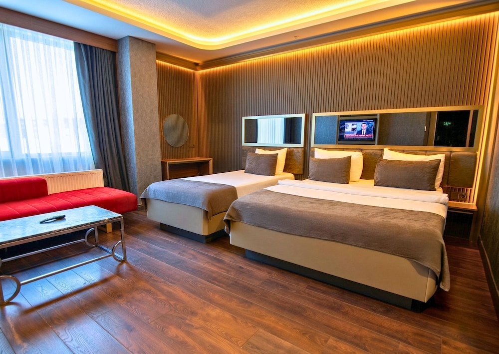 Eagle Palace Suites 12/50