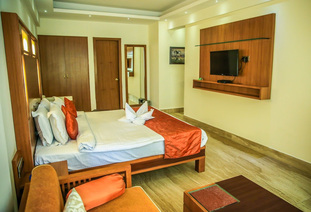 Inderlok Hotel 6/15
