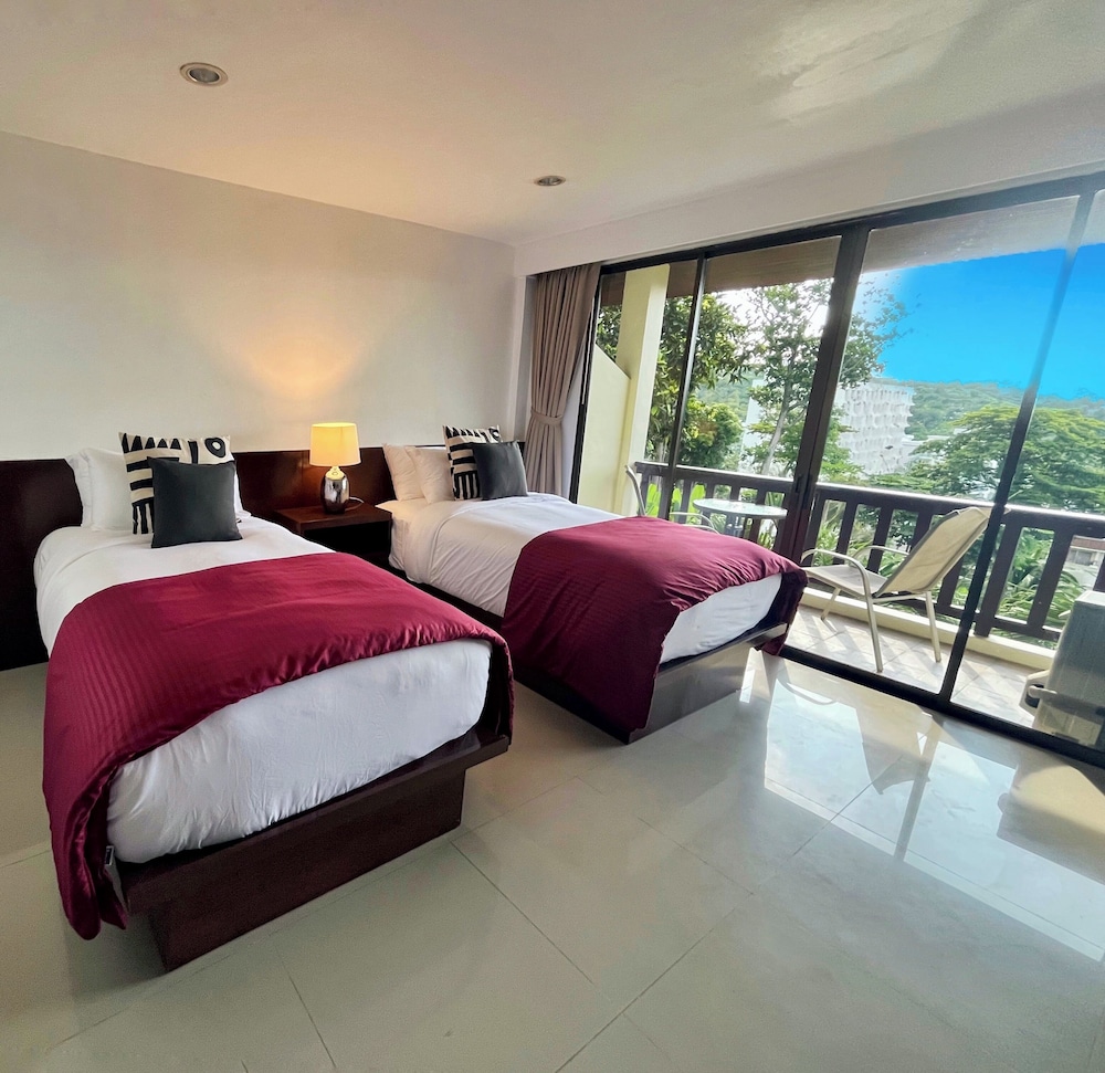 DELUXE, TWIN BEDS, SEA VIEW