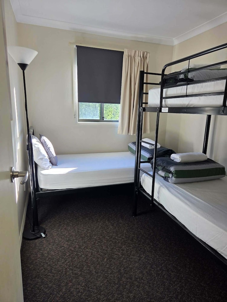 BIG4 Hobart Airport Tourist Park Hotel 28/48