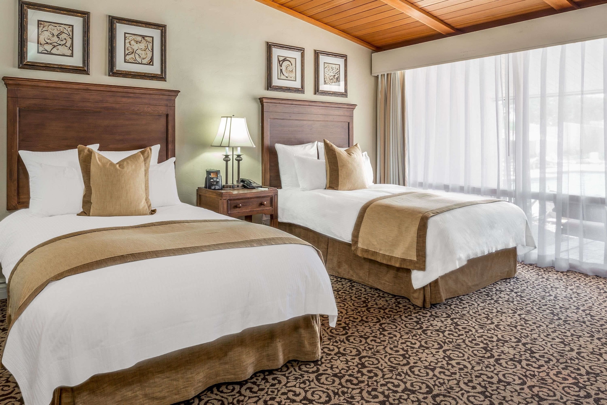 Posada, 2 Double Beds, Pool Side